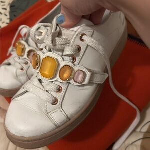 White Sneakers with Gemstone Accents. Sneaker DATE Twist Stone White-Pink Women
